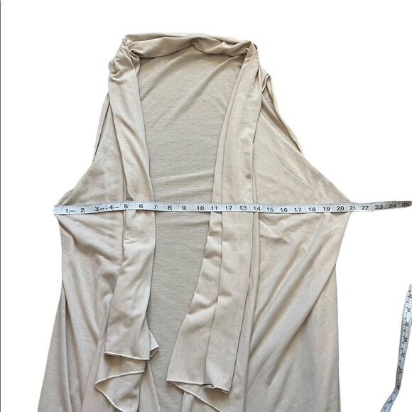 Tan Lightweight Sleeveless Asymmetric Loose Fit Vest O/S - Picture 5 of 6